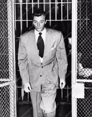 news photo bad boy Robert Mitchum getting out of jail 1104-04