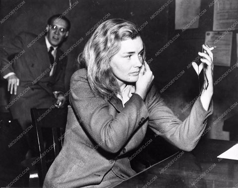 news photo Frances Farmer trying to clean up while in court 1104-11