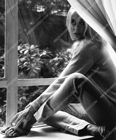 Sharon Tate sitting by the window 1107-22