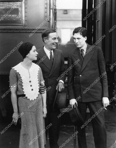 news photo Walter Huston and wife maybe w son John Huston at train station 1107-25