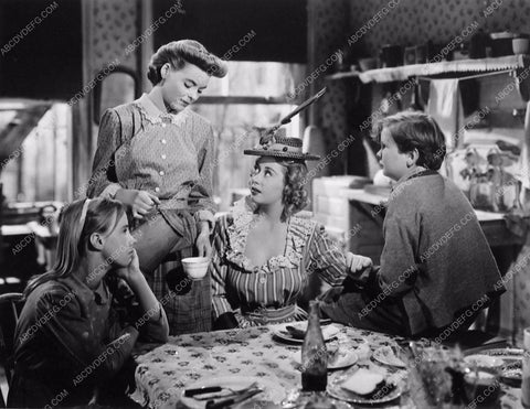 Joan Blondell Peggy Ann Garner Dorothy McGuire Tree Grows Brooklyn 1116-07