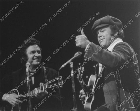 Roy Clark Johnny Cash live on stage 11247-15