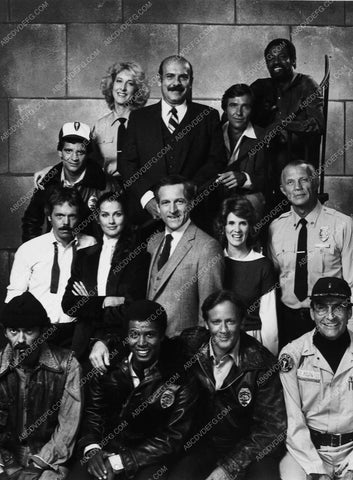 Daniel J. Travanti and entire cast TV show Hill Street Blues 11312-02