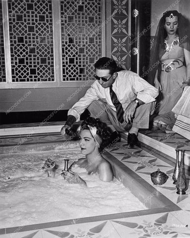 candid Maria Montez in bathtub director Arthur Lubin behind the scenes 1154-06