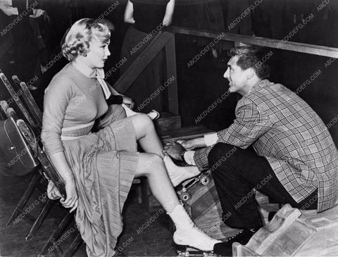 Marilyn Monroe gets roller skates adjusted Cary Grant Monkey Business 1154-28
