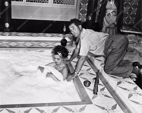 candid Maria Montez in bathtub Duke Greene behind the scenes 1154-37