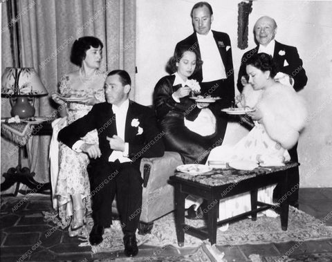 candid photo Edmund Gwenn Gloria Swanson Herbert Marshall Merle Oberon 1157-11