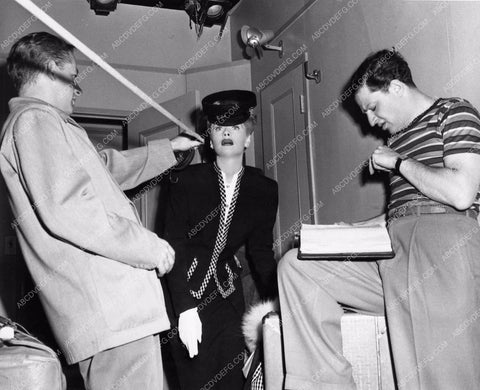 candid Lucille Ball behind the scenes cool photo 1161-35