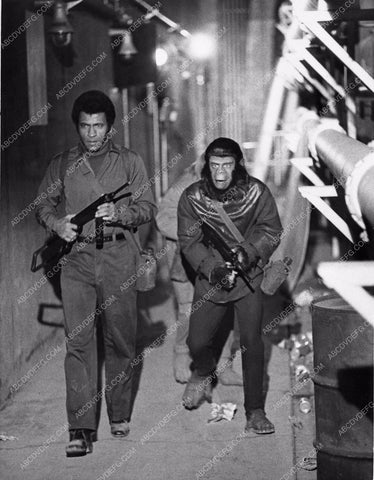 Austin Stoker Roddy McDowall Battle for the Planet of the Apes 1174-03