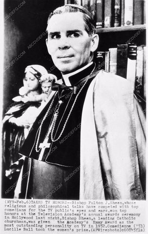 Bishop Fulton J. Sheen wins TV Emmy 1174-30