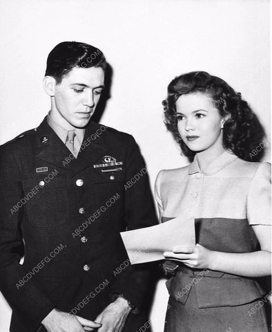 Shirley Temple and a serviceman news photo 1208-14