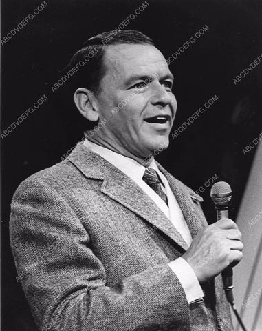 Frank Sinatra singing away 1208-31