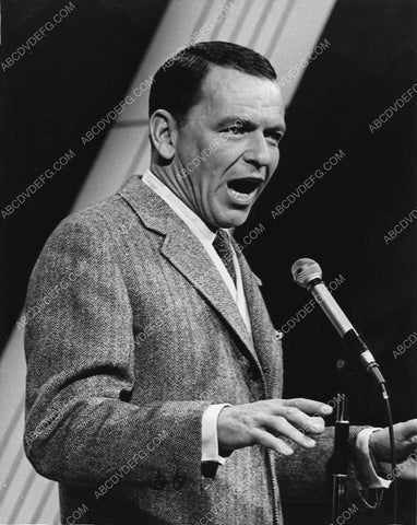 Frank Sinatra singing away 1208-32