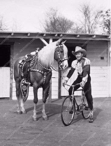 cool photo Roy Rogers on bicycle giving Trigger the day off 12146-09