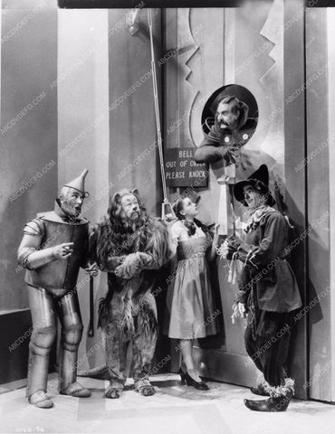 The Wizard of Oz Judy Garland and cast meeting the wizard 1220-28