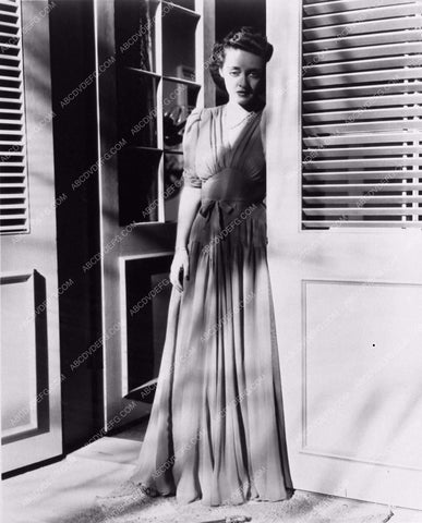 Bette Davis full length shot from The Letter photo 1227-02
