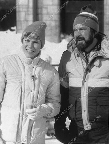 candid Anne Murray w Glenn Campbell 12737-15