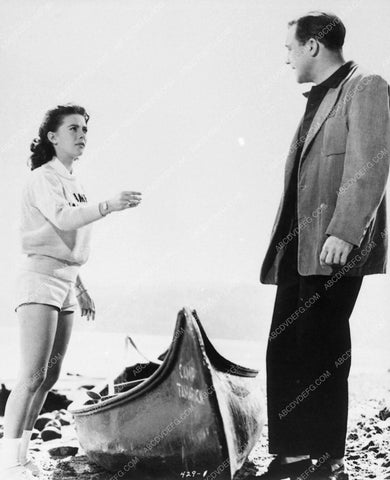 Natalie Wood cute in shorts film scene Marjorie Morningstar 12878-15