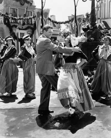 Van Heflin Marsha Hunt Kathryn Grayson film Seven Sweethearts 1292-17