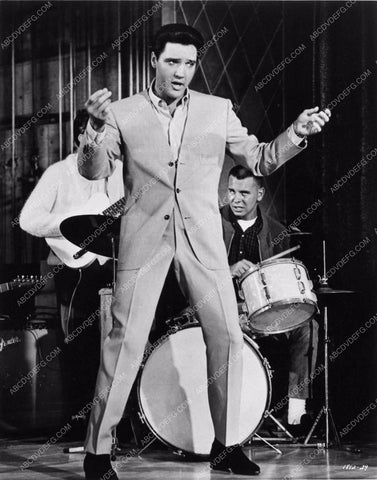 Elvis Presley on stage in Viva Las Vegas 1312-34