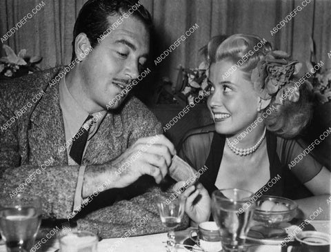 candid John Payne dining w Gloria DeHaven 1316-21