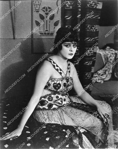 Theda Bara on set silent film Cleopatra 1316-29