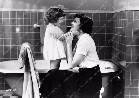 child star Juanita Quigley & Claudette Colbert in Imitation of Life 1324-05