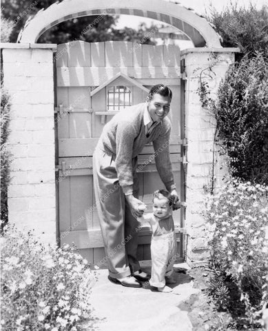 candid Richard Arlen at home with his young son 1324-18