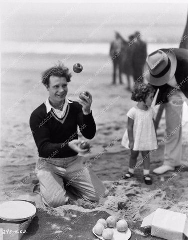candid James Murray juggling apples on the beach The Crowd silent film 1324-28