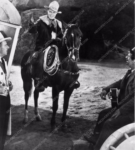 cowboy western star Hoot Gibson on his horse 1328-26