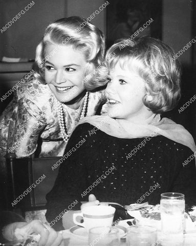 great candid Sandra Dee and Hayley Mills 1337-04