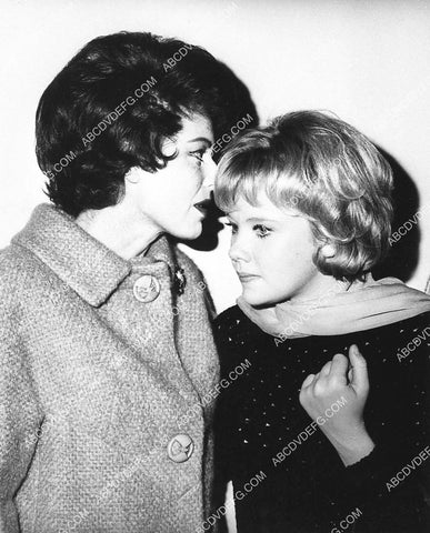 Maureen O'Hara whispering to Hayley Mills 1337-07