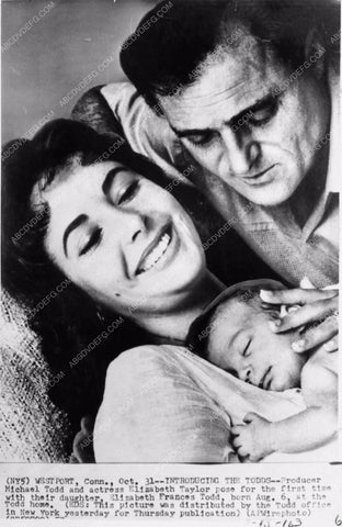 news photo Elizabeth Taylor Michael Todd w new child at home candid 1358-20