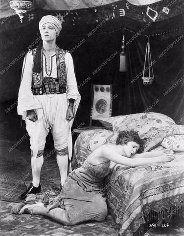 Rudolph Valentino scene The Sheik 1369-03