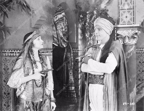 Rudolph Valentino scene The Sheik 1369-04