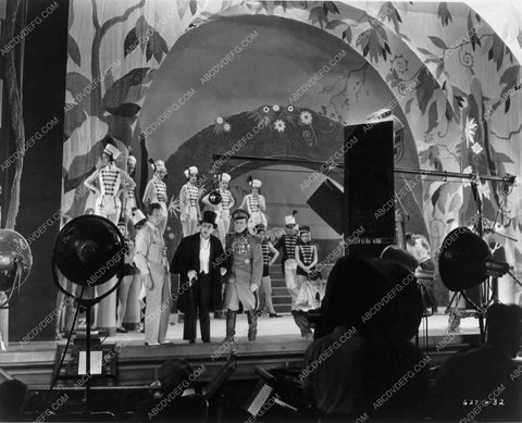 Sidney Toler Buster Keaton Jimmy Durante behind scenes Speak Easily 1376-14