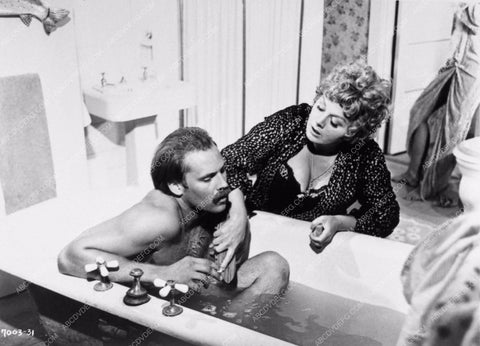 Shelley Winters bathing one of the boys Bloody Mama 1391-29