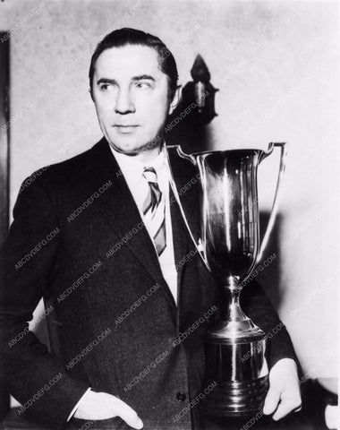 Bela Lugosi with trophy 1396-23