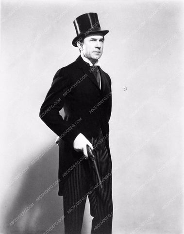 Bela Lugosi on stage holding rifle 1396-33
