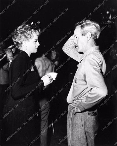 Shelley Winters director William Wellman candid behind the scenes 1425-07