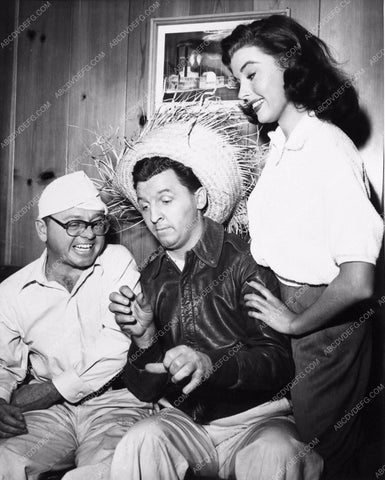 candid photo Mickey Rooney Eddie Bracken Elaine Stewart behind the scenes 1425-26