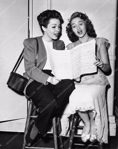 candid photo Kathryn Grayson Jane Powell singing rehearsal Holiday in Mexico 1425-29