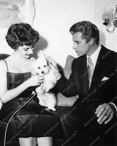 candid Elizabeth Taylor Fernando Lamas and cute dog behind the scenes 1454-19