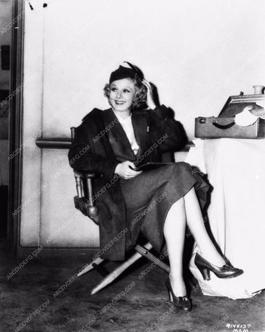 candid Jean Harlow behind the scenes at MGM 1495-07