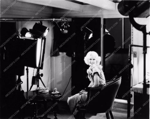 candid Jean Harlow behind the scenes at MGM 1495-08