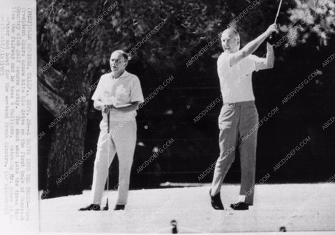 candid Frank Sinatra Vice President Spiro Agnew playing golf 1495-26