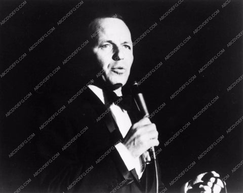 Frank Sinatra live on stage 1495-31