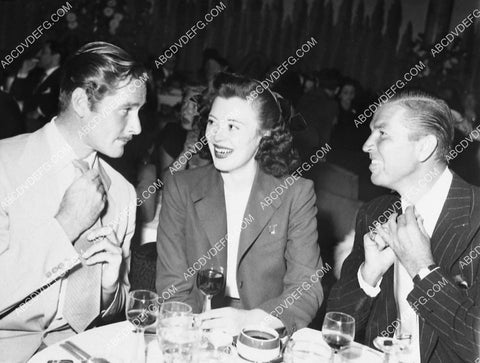 great candid Errol Flynn Bruce Cabot and Flo Hall out to dinner 1499-21