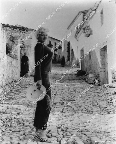 candid Jayne Mansfield touring Italy 1509-03