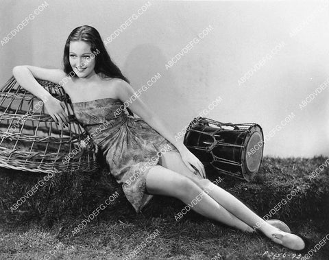 beautiful Dorothy Lamour in her sarong 1518-08